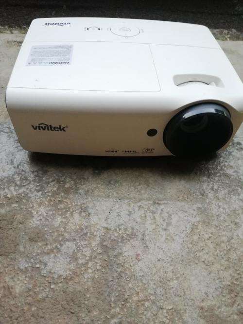 Projectors VIVITEK DLP PROJECTOR, HDMI, VGA, MANY PORTS, EXCELLENT
