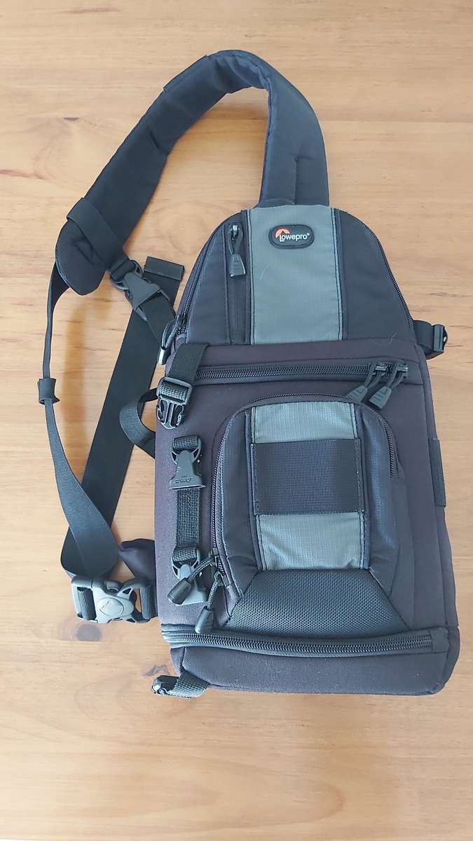 SLR Cameras Lowepro Slingshot Camera Bag 102AW was sold for R451.00
