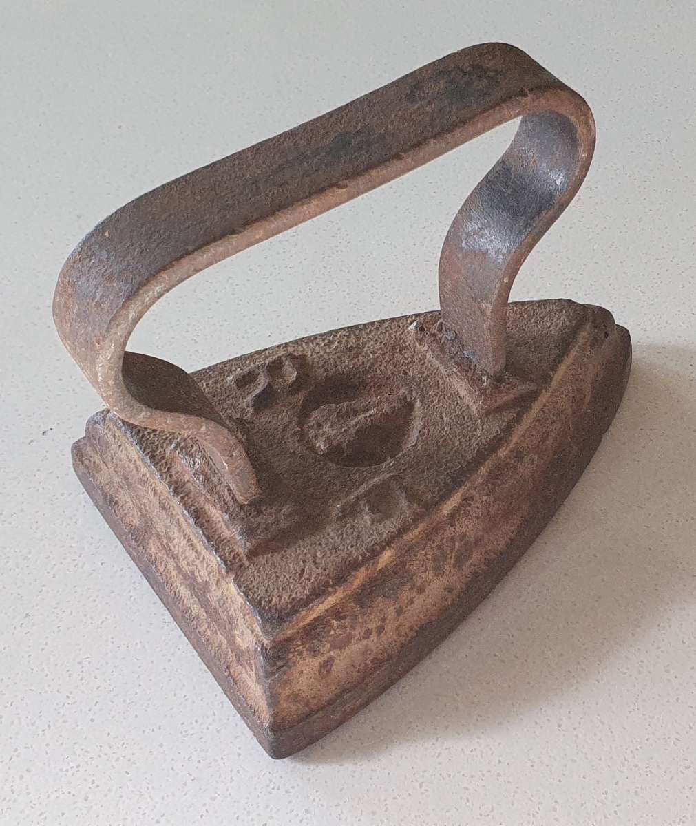 Appliances Vintage cast iron, coal stove RF4 clothing Sad Iron as per