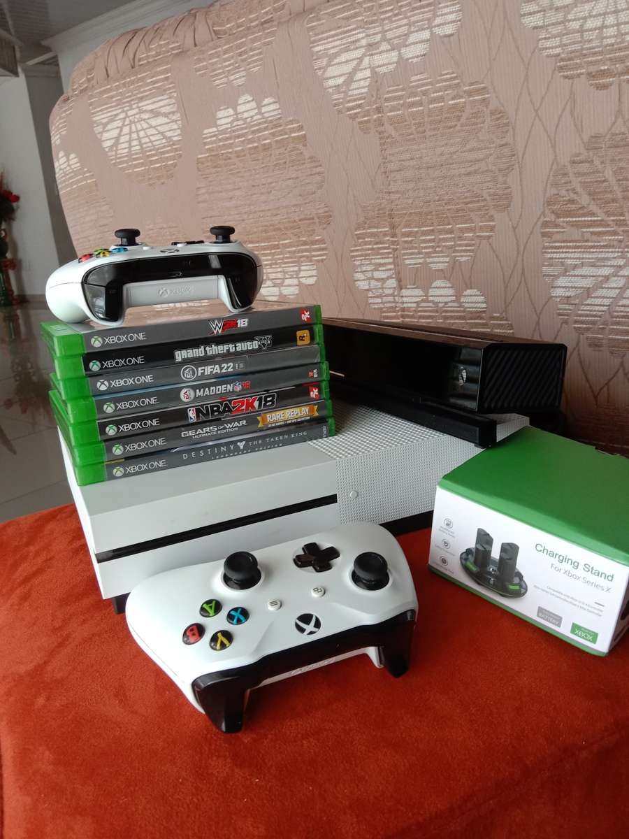 Xbox Xbox One S Package was listed for R6,000.00 on 11 Apr at 1916