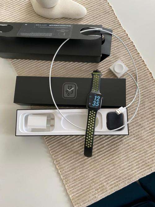 Smart Watches - Apple Watch Series 4 (NIKE EDITION) 44mm Space Grey with Nike Sport Band 