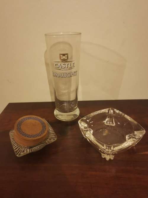 Bar Accessories Castle Lager Draught Glass with Vintage Coaster Set