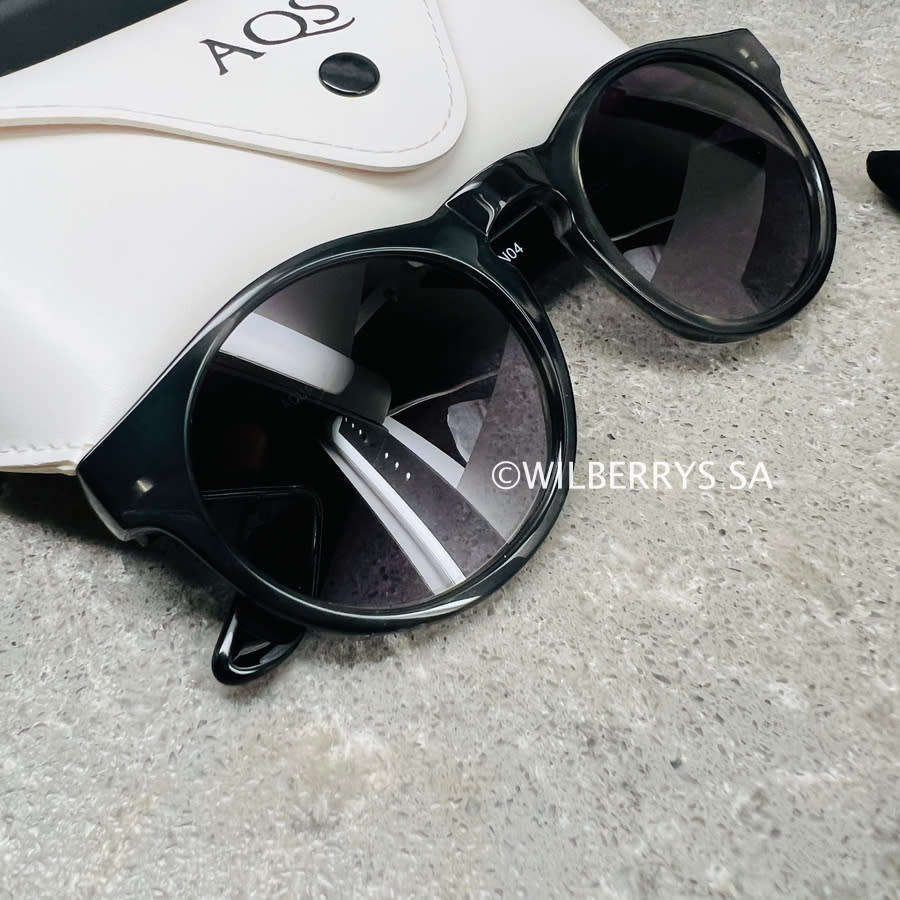 Sunglasses rrp R3999.00 AQUASWISS Men`s Luxury Benni Black Gradient