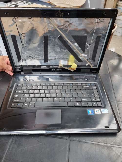 Laptops & Notebooks Gigabyte E1500 laptop please read was sold for R182.00 on 12 Oct at 2346