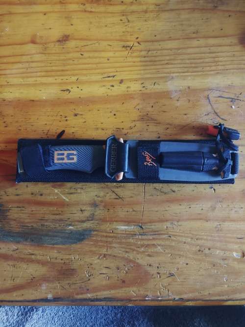 Tools & Knives Gerber survival knife was sold for R250.00 on 18 Sep