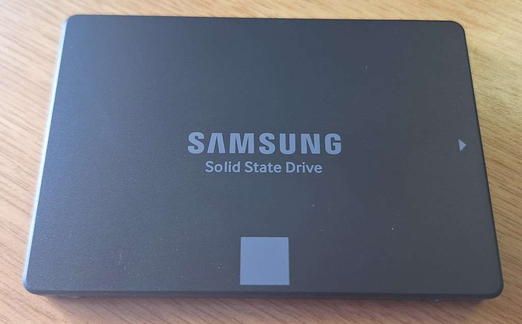 Solid State Drives - Samsung 250GB SSD Drive was sold for R385.00 on 27 ...