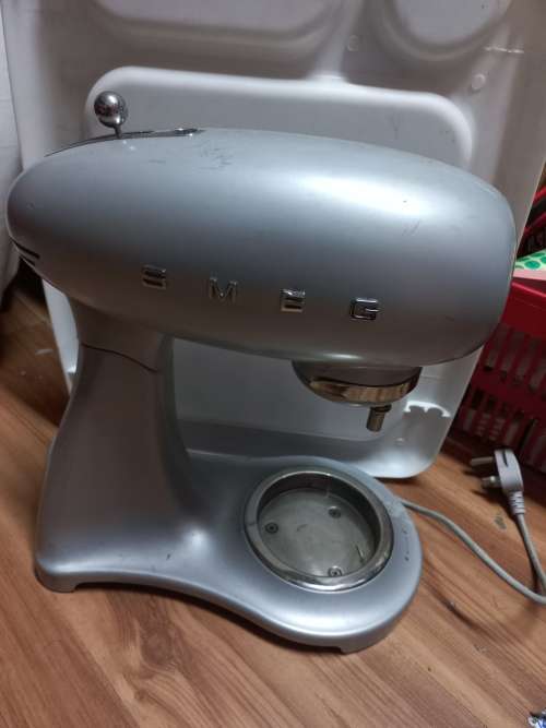 Mixers & Attachments SMEG MIXER was sold for R101.00 on 19 Feb at 23