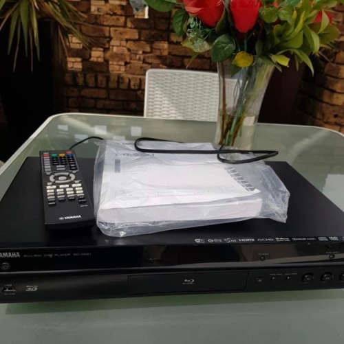 Bluray & DVD Players Yamaha BDS681 Universal Disc Player (free 10