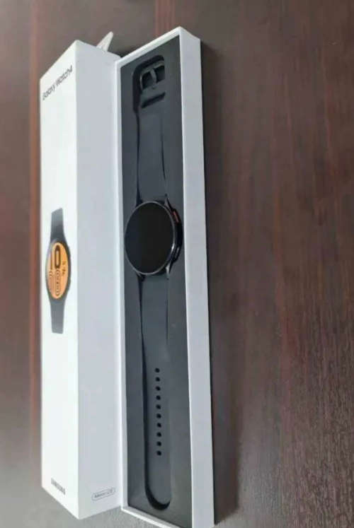 Smart Watches Samsung Watch 4 44mm + Spigen Rugged case worth R999