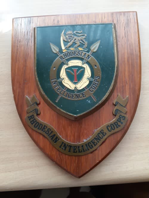 Plaques - Rhodesian Intelligence Corps, Oak wooden plaque 18 x 14 cm ...