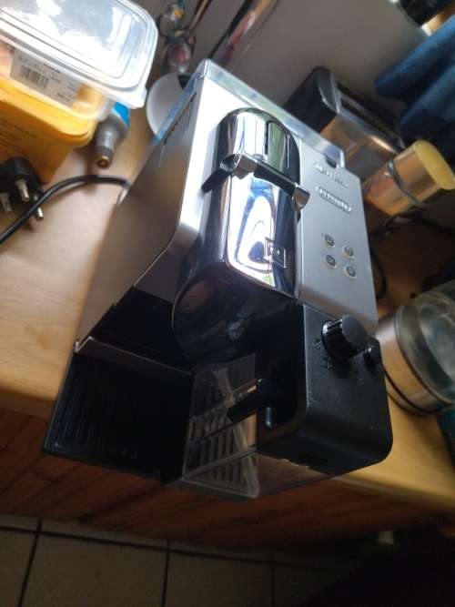 Espresso & Coffee Machines Nespresso DeLonghi Coffee machine + 50
