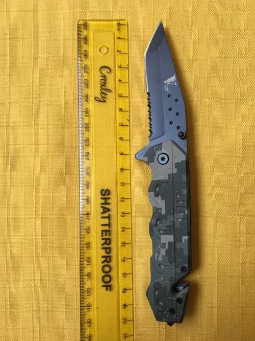 Hunting Knives KNIFE was listed for R1.00 on 1 Mar at 2347 by