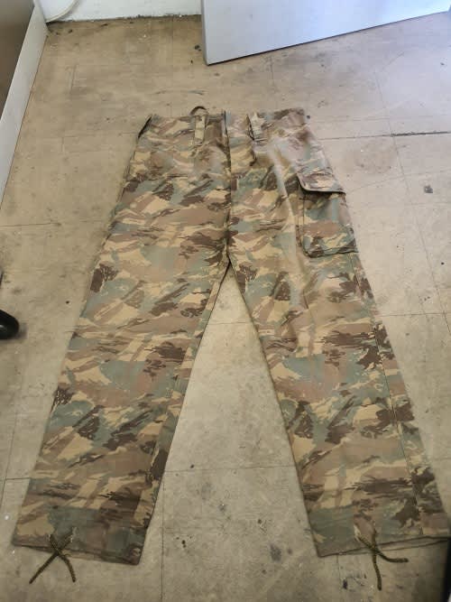 Uniforms - 32 battalion winter pattern camo pants , was sold for R1,020 ...