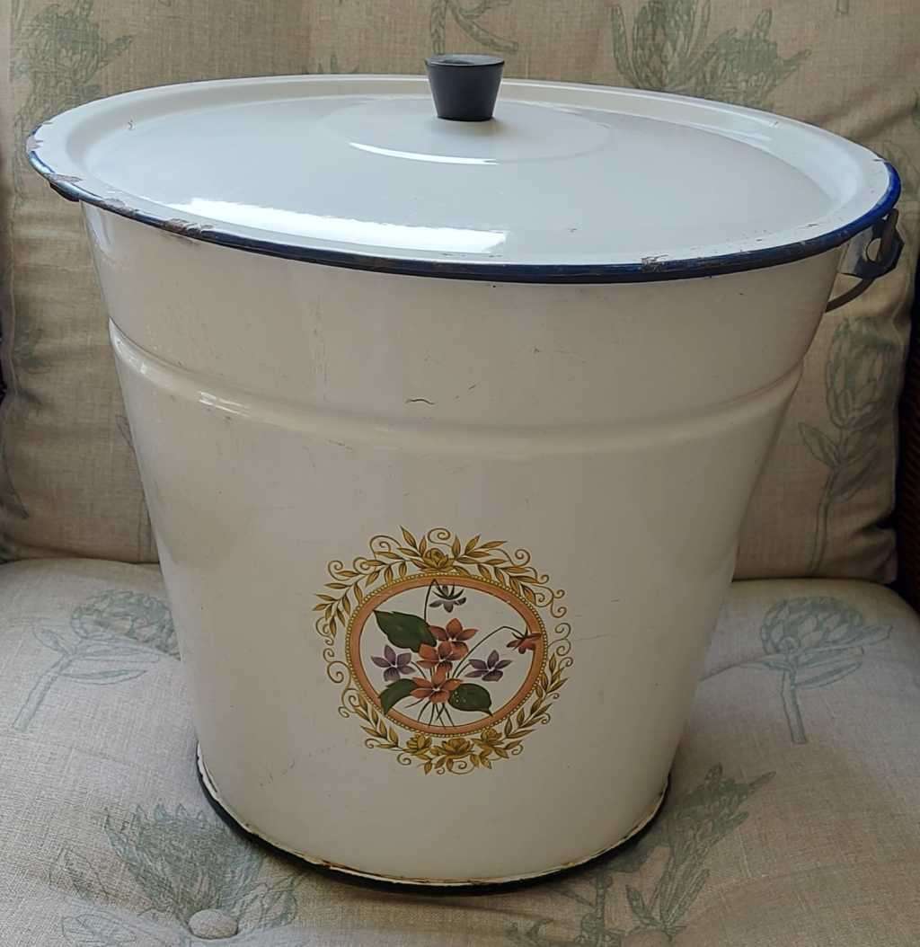 Other Porcelain & Ceramics Large Enamel Bucket for sale in Port
