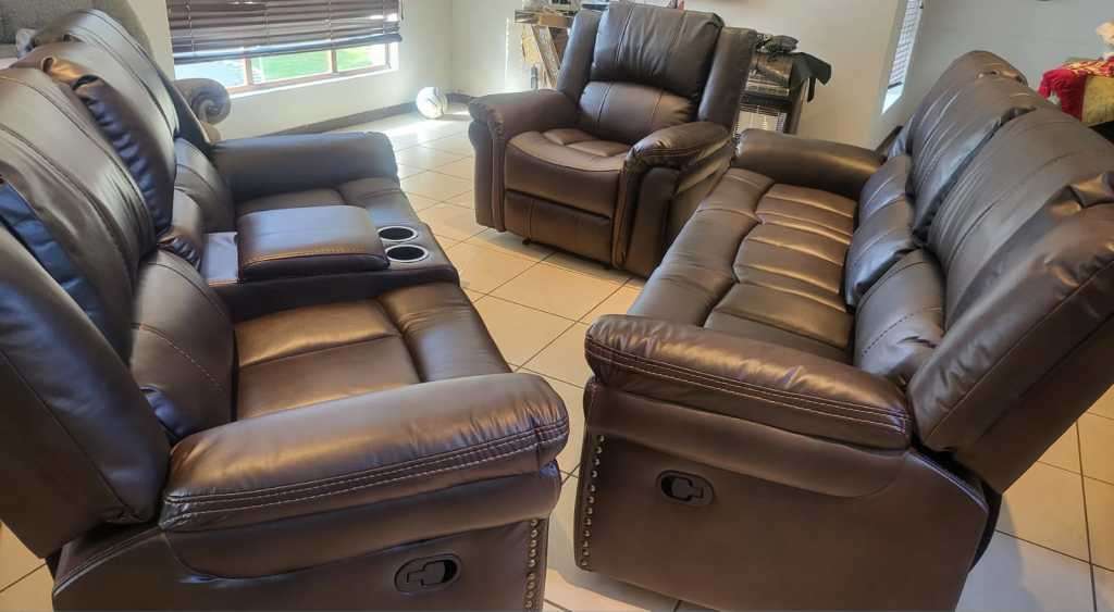 Couches & Chairs LEATHER RECLINER COUCH SET for sale in Johannesburg