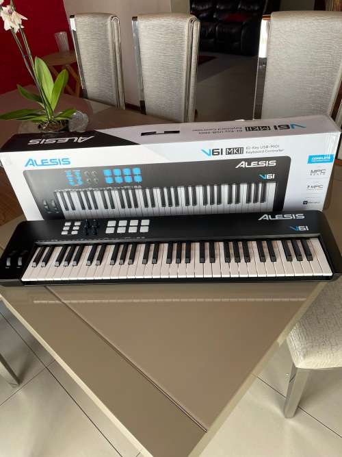 Piano & Organ Alesis v61 midi keyboard for sale in Johannesburg (ID