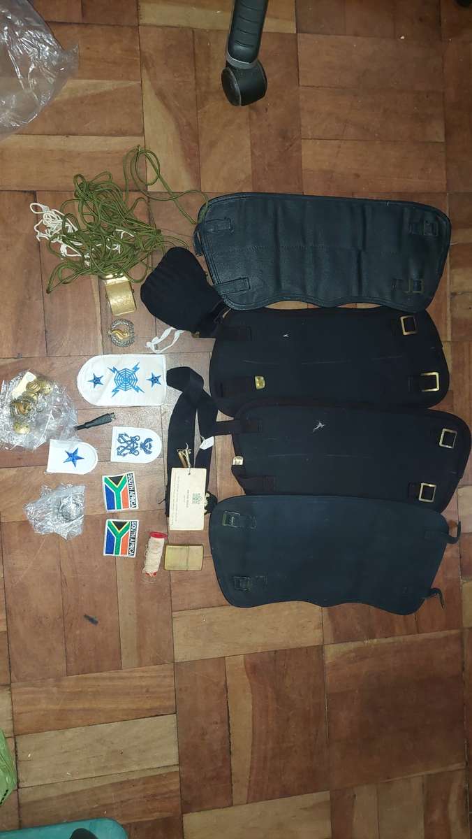 Belts & Buckles Fieldswear Armour And Other Badges was sold for R280