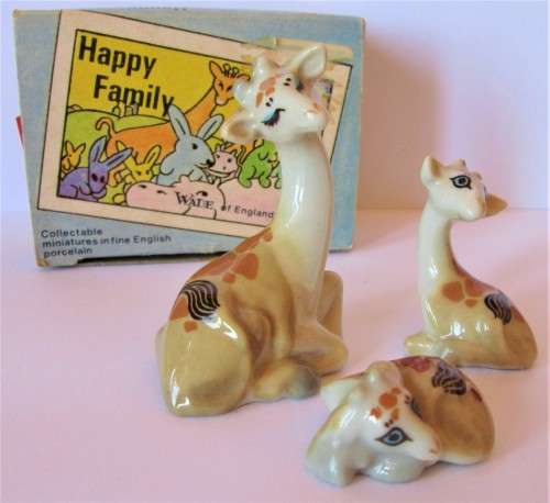 English Porcelain - WADE GIRAFFE FAMILY - HAPPY FAMILIES FIRST ISSUE