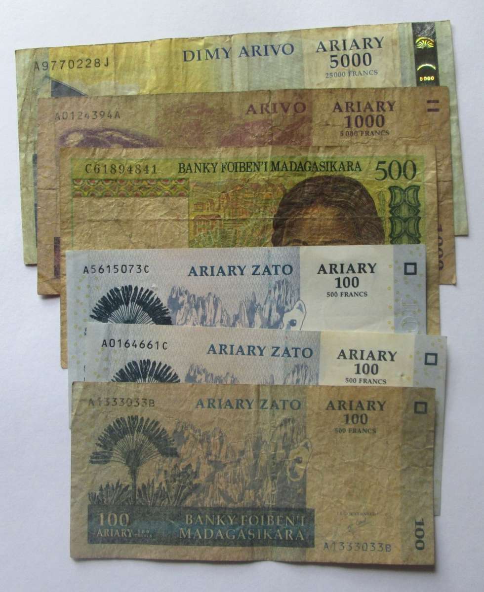 africa-assorted-ariary-100-500-1000-5000-madagascar-banknotes-x6