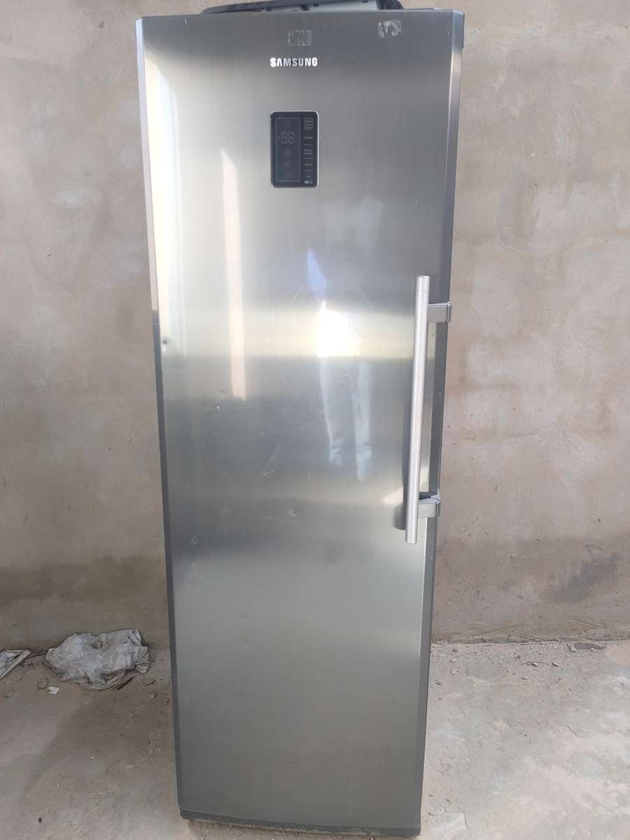 Fridges & Freezers Very Fancy Samsung RR82WEIS Upright Freezer Fridge