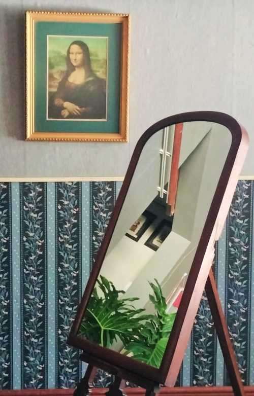 Mirrors Stunning Mirror with a Imbuia Frame for sale in Johannesburg