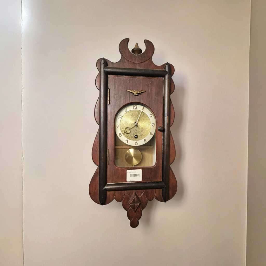 Cuckoo & Wall Clocks Vintage wind up wall clock, measuring 50x23x13cm