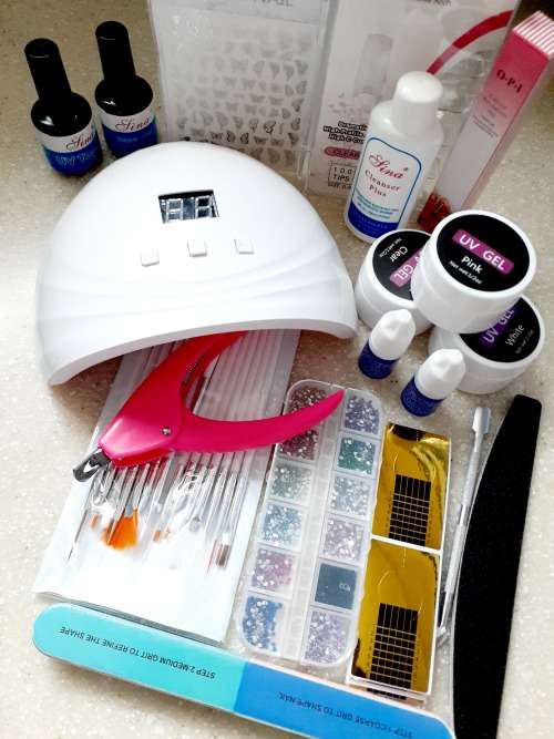 Nails 3 UV Gel Nail Kit was sold for R370.00 on 19 Sep at 2016 by