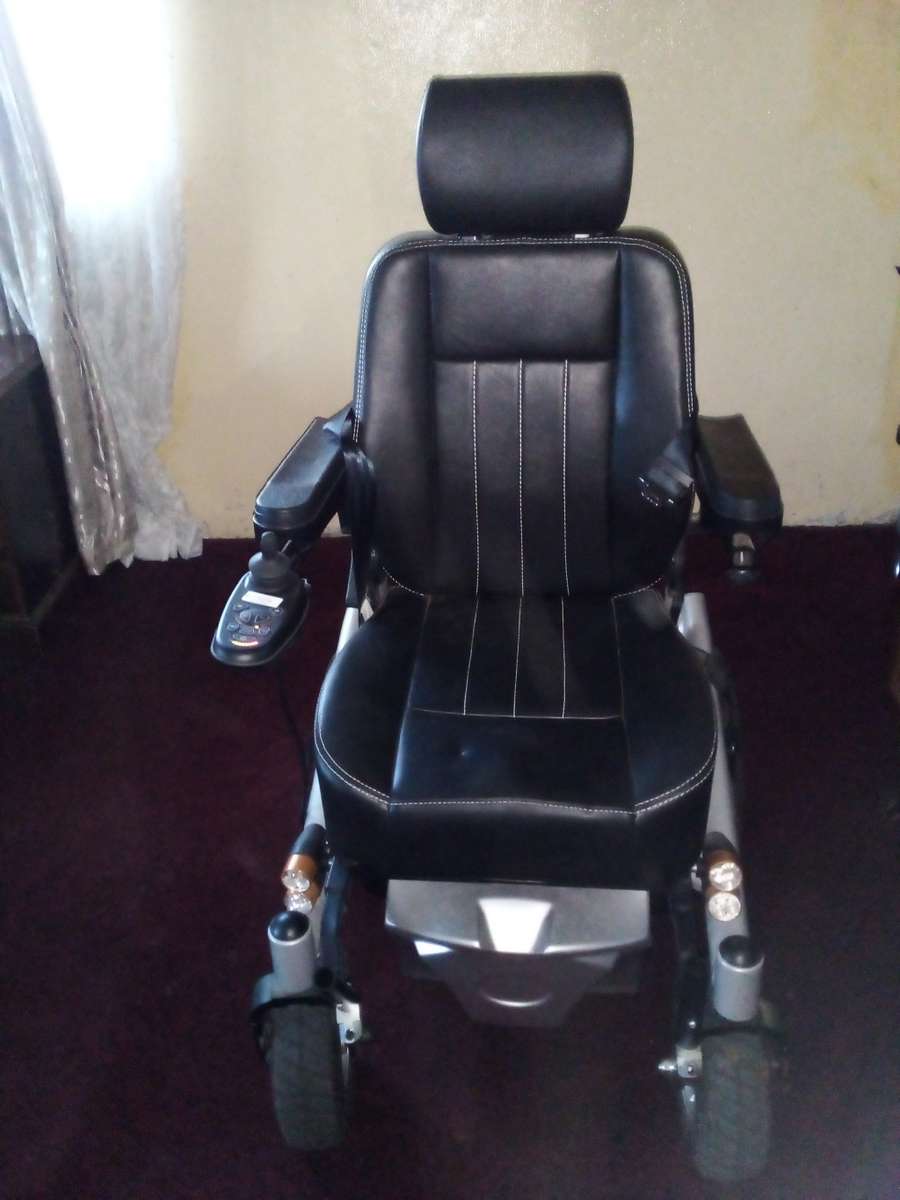 Wheelchairs Endura Relay 18`46cm Electric Wheelchair for sale in