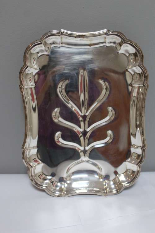 Serving Trays Serving tray was sold for R150.00 on 28 Nov at 1546 by