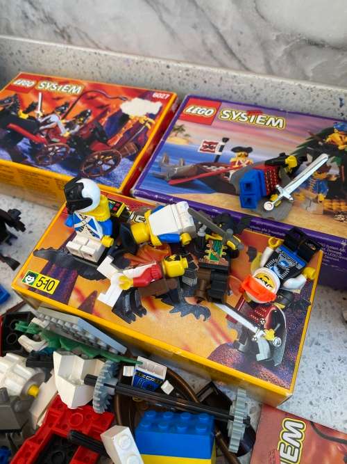 LEGO Sets LARGE COLLECTION OF VINTAGE LEGO SETS AS SEEN ON PICTURES