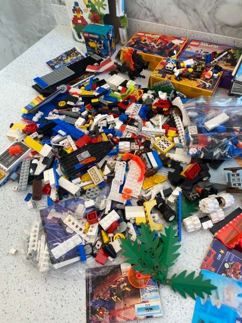 LEGO Sets LARGE COLLECTION OF VINTAGE LEGO SETS AS SEEN ON PICTURES