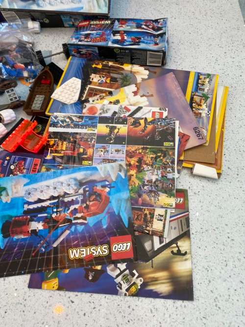 LEGO Sets LARGE COLLECTION OF VINTAGE LEGO SETS AS SEEN ON PICTURES