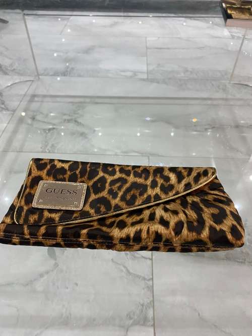 Handbags & Bags BEAUTIFUL GUESS BAG !!! was sold for R76.00 on 24 May