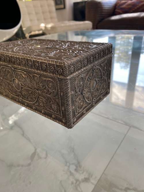 Jewellery Boxes STUNNING BOX HIGHLY DETAILED 21CM X 12CM !!! for sale