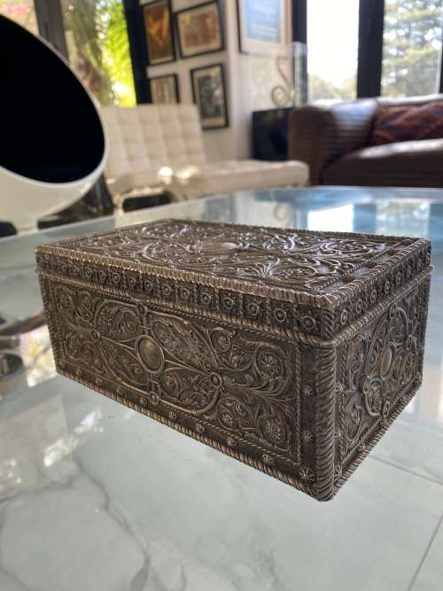 Jewellery Boxes STUNNING BOX HIGHLY DETAILED 21CM X 12CM !!! for sale