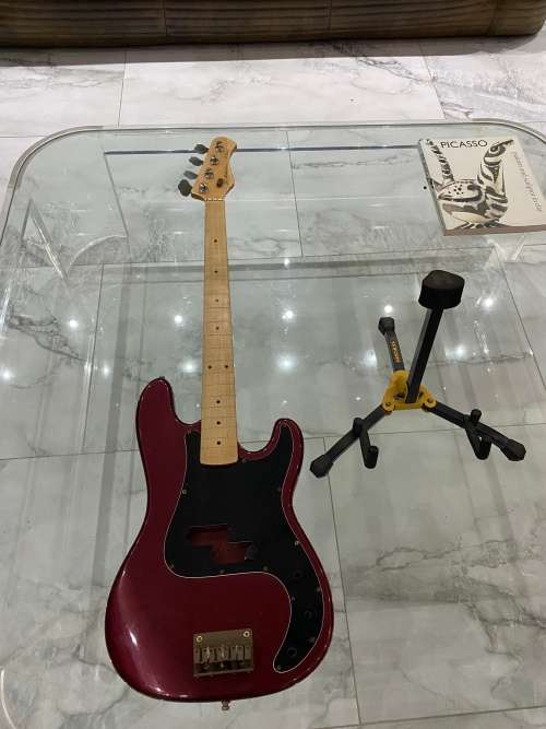 Other Antiques & Collectables LARGE ELECTRICAL GUITAR NOT WORKING