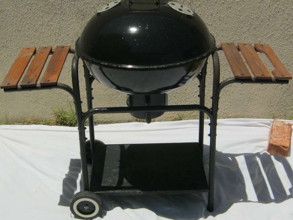 Braais 57 cm Kettle style braai unit was listed for R700.00 on 17 May at 1646 by BarBar7647