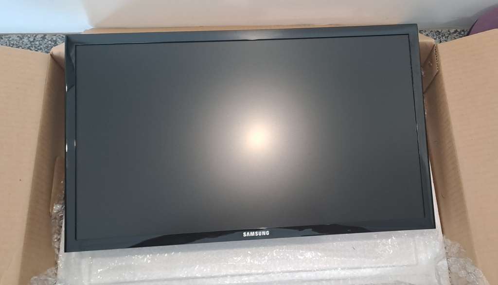 Monitors Samsung Monitor for sale in Durban (ID613938089)