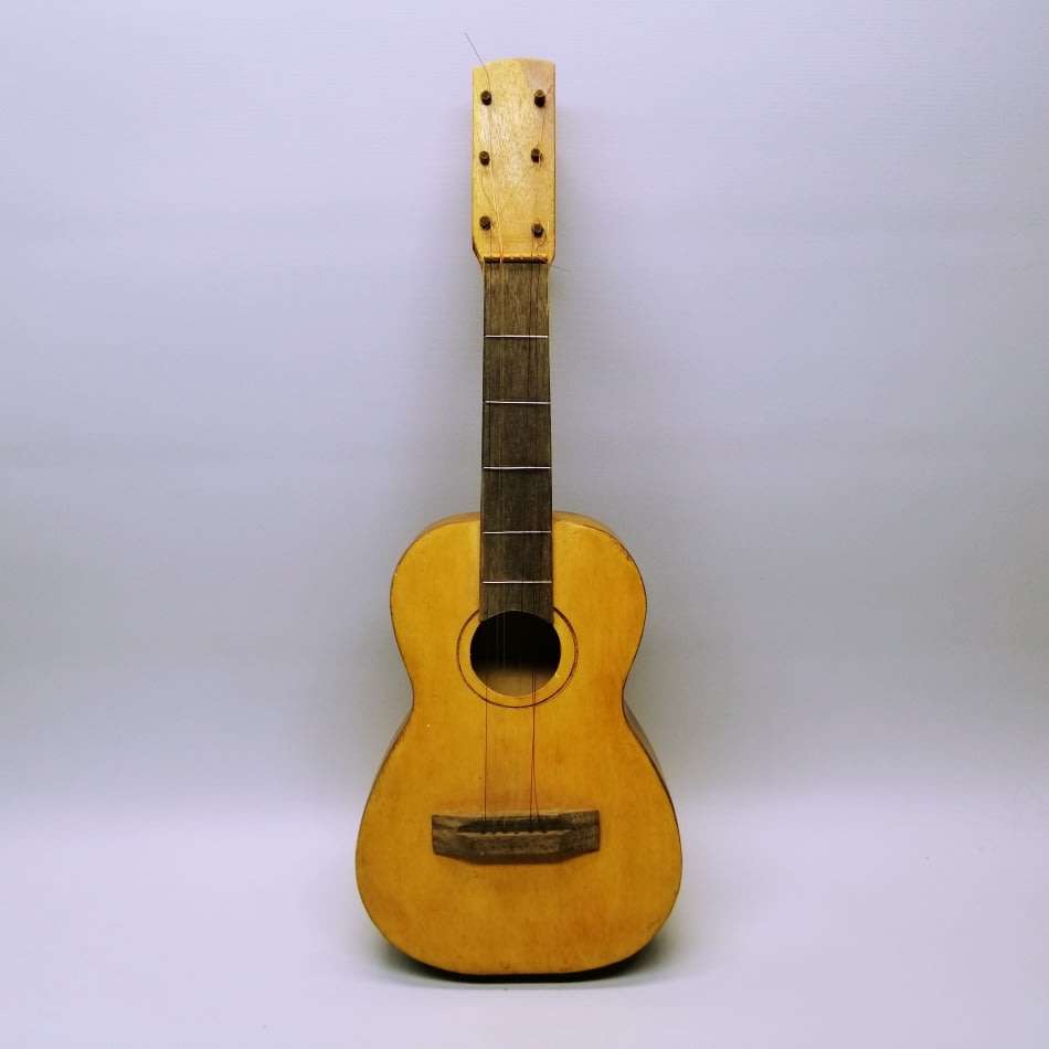 String Original Small Vintage Ukulele!!! was sold for R81.00 on 28