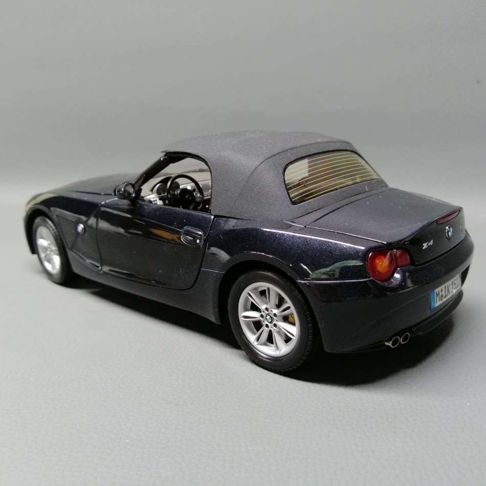 Models Highly Detailed Boxed Kyosho Scale 118 BMW Z4 Convertible (Never Displayed) was sold