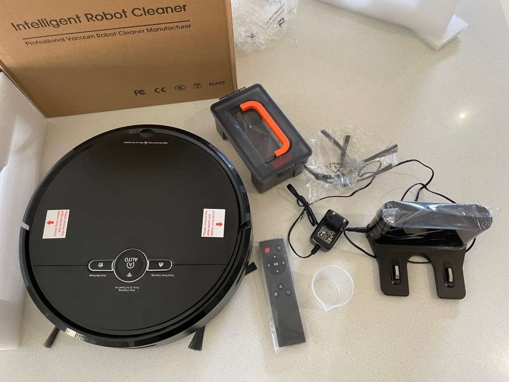 Bagless Vacuums Robot Vacuum Cleaner , Mop and sweeper STORE DEMO