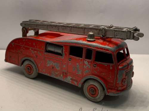 dinky fire engine 555