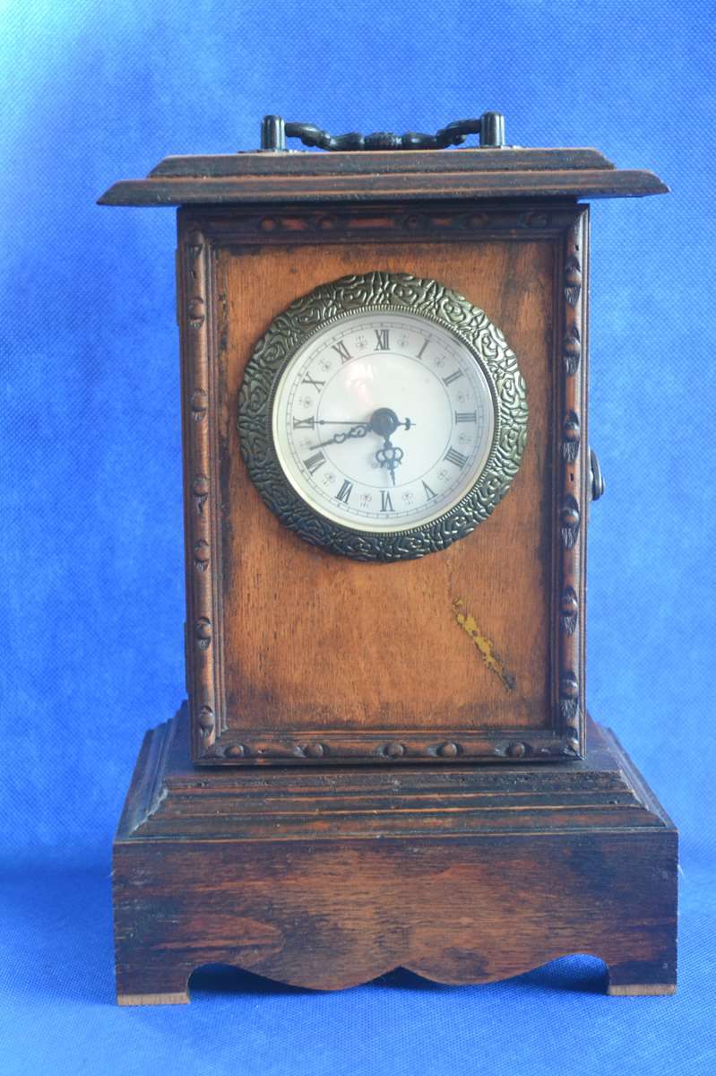 Mantel Clocks Antique Style Wooden Mantle Clock Battery Operated was sold for R180.00 on 13