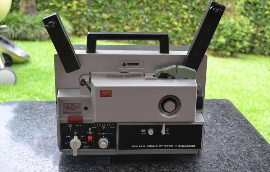 Projectors Elmo Sound ST600D M 2Track Cine Film Sound Projector was