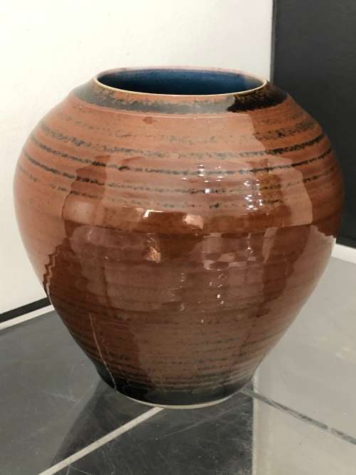 South African Porcelain DAVID WALTERS SOUTH AFRICAN POTTERY VASE was