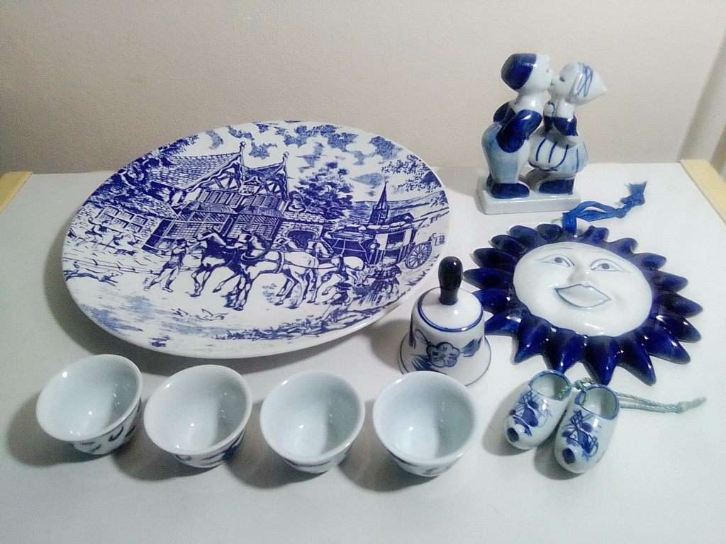 Porcelain & Ceramic - Ceramic collection. Elweco Delft ware Figurine ...