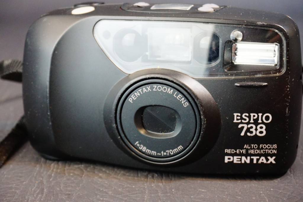 35mm SLR Pentax Espio 738 35mm Film Point & Shoot Camera with 3870mm Zoom Lens **Great