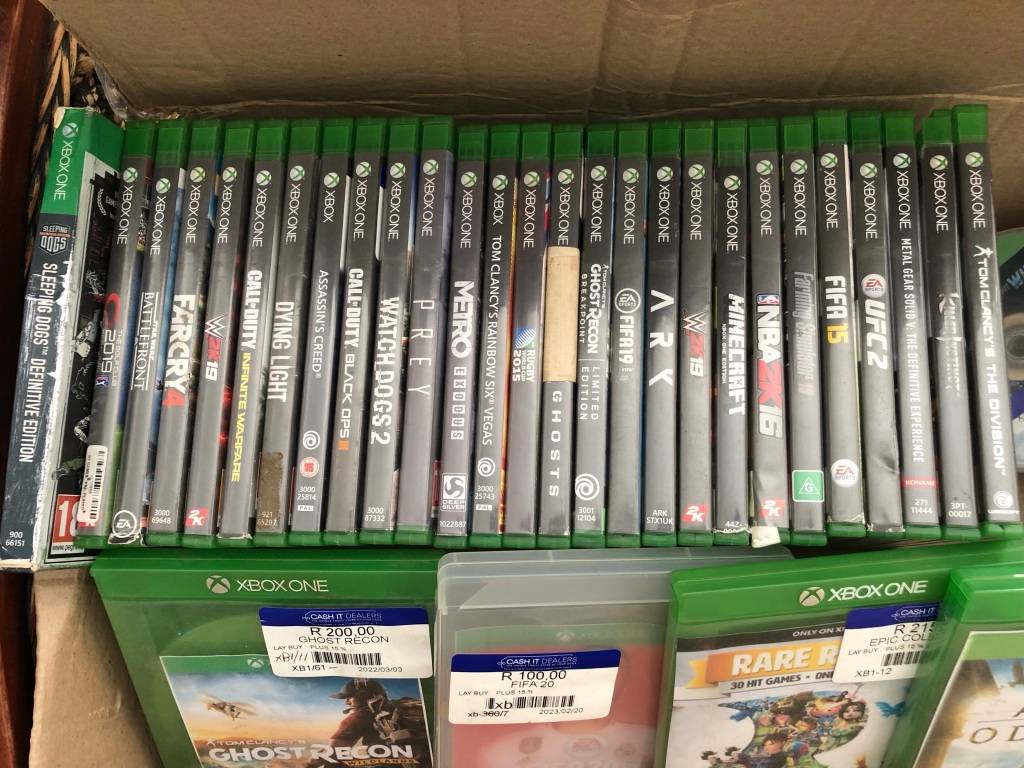Xbox HUGE COLLECTION OF 32 X XBOX ONE GAMES was sold for R1,400.00 on