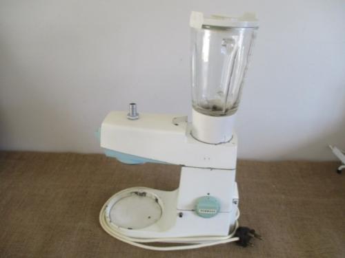 Vintage Kenwood Chef A700 with Attachments and Manual - Working, bobshop.co.za