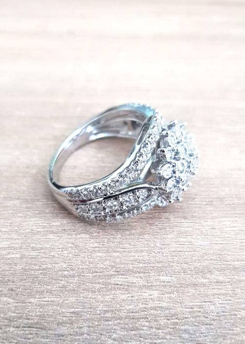 Engagement Rings 1.350ct CLUSTER DESIGN DIAMOND RING WHITE GOLD